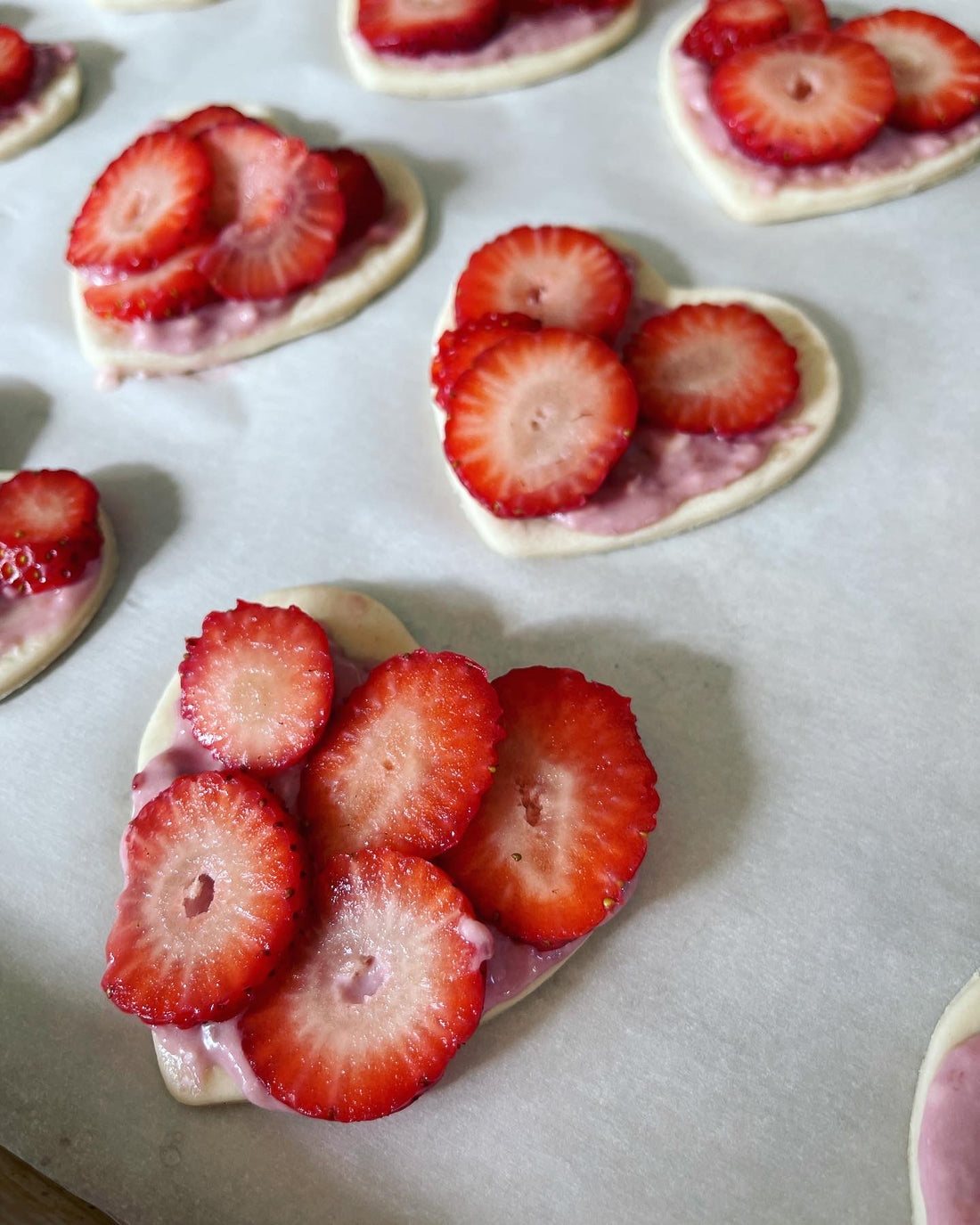 Strawberry puff pastry hearts